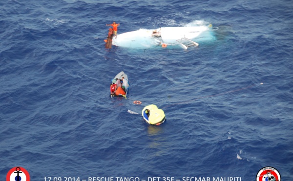 10 marins sauvés du naufrage après 17 heures en mer