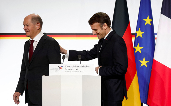 Macron et Scholz affichent l'unité retrouvée de la "locomotive" franco-allemande