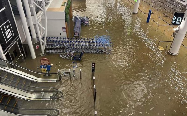 ​L'aéroport d'Auckland sous les eaux, le vol pour Papeete annulé