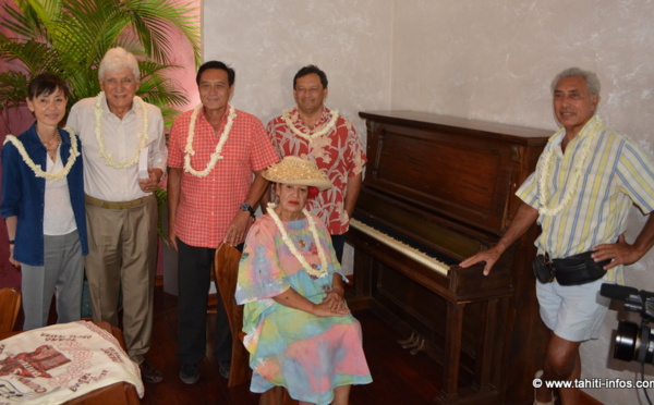 Le piano du Quinn's installé à la mairie de Papeete