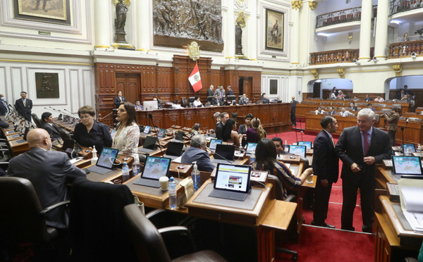 Le Pérou en ébullition, le Parlement suspend le débat sur les élections anticipées