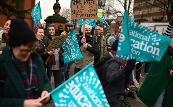 Ecoles, trains, administration: journée de grève inédite depuis une décennie au Royaume-Uni