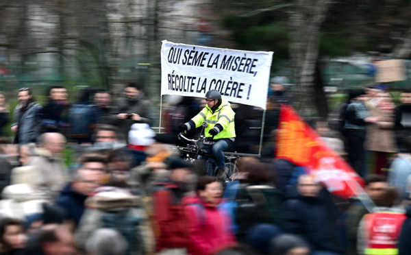 Retraites: la réforme dans l'arène de l'Assemblée, sous la pression de la rue