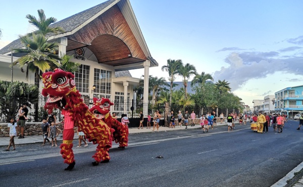 Défilé des lions à Raiatea, faute de lanternes