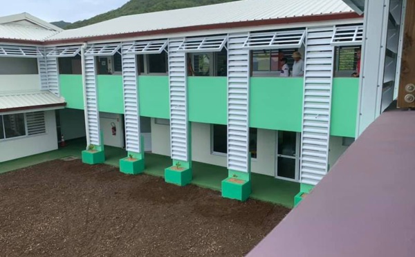 Le chantier de l'école de Teavaro à la barre