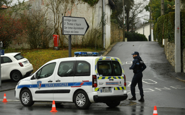 Une professeure meurt en classe poignardée par un élève au Pays basque