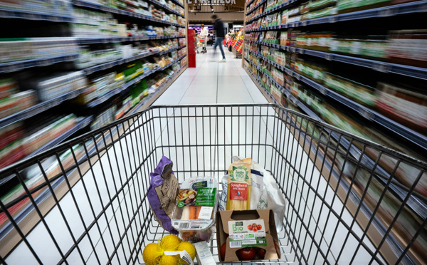 Face à la flambée des prix, un "trimestre anti-inflation" et un projet de chèque alimentaire