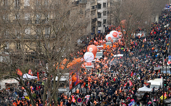 Retraites: les syndicats saluent d'ores et déjà une "mobilisation historique"