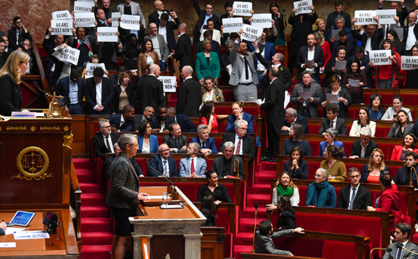 Au Parlement comme dans la rue, la bataille des retraites s'accélère