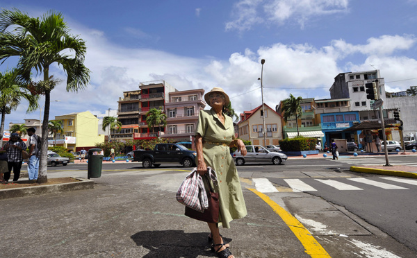 Aux Antilles "un parcours de vie entravé dans l'accès aux droits", selon la Défenseure des droits