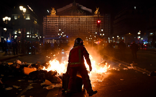 Retraites: quand les manifestants s'inspirent des Hongkongais pour être imprévisibles