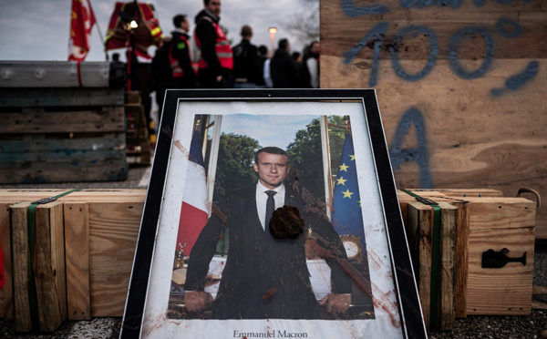 Macron exclut une dissolution ou un remaniement avant de s'adresser aux Français