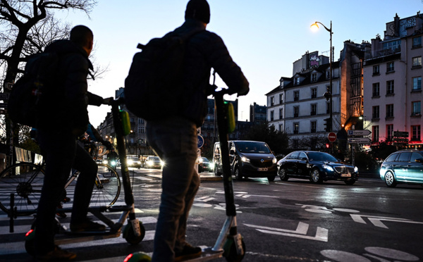 Trottinettes électriques: un âge minimum de 14 ans et des amendes à 135 euros