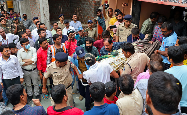 Inde: au moins treize morts dans l'effondrement du plancher d'un temple