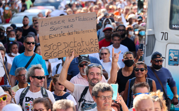 Covid: le gouvernement va lever l'obligation de vaccination des soignants