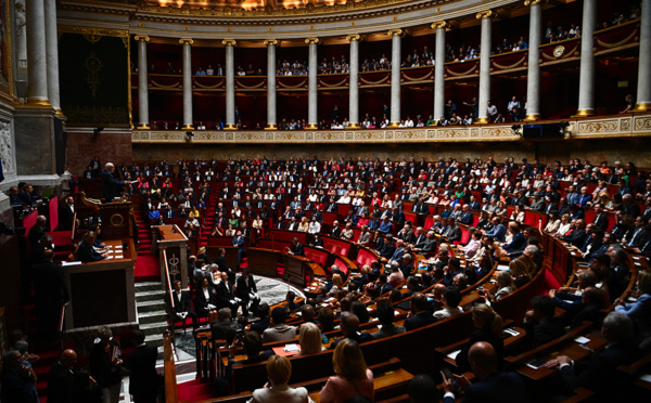 Les députés, unanimes, votent pour réguler les pratiques des influenceurs