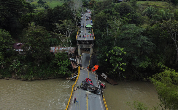 Colombie: deux policiers tués dans l'effondrement d'un pont