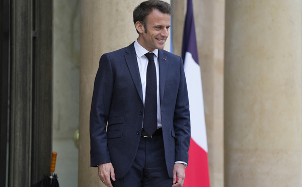 Macron s'adresse aux Français pour tenter de s'extirper de la crise