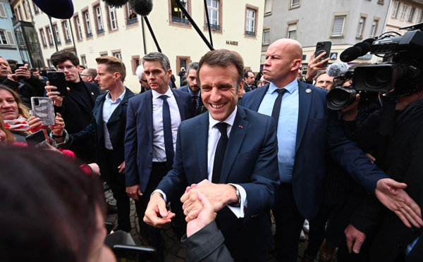 "Les casseroles ne feront pas avancer la France", dit Macron en Alsace