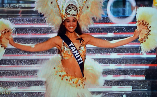 Miss France 2015 : le passage en costume traditionnel