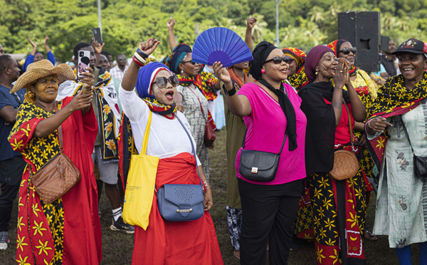 Mayotte: manifestation de soutien à Wuambushu dans l'île, les Comores rouvrent leurs ports