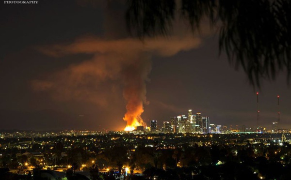 USA: deux incendies font rage à Los Angeles, la circulation très perturbée