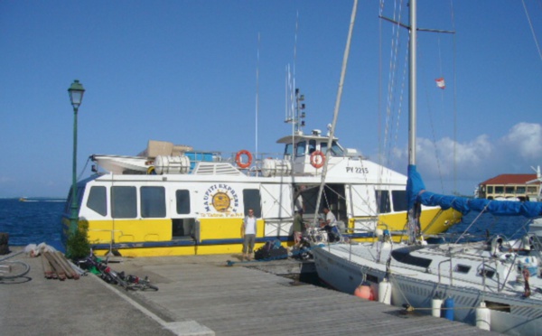 Le Maupiti Express sort la tête de l'eau