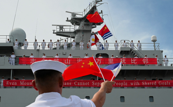 Visite d'un navire-école de la marine chinoise aux Philippines