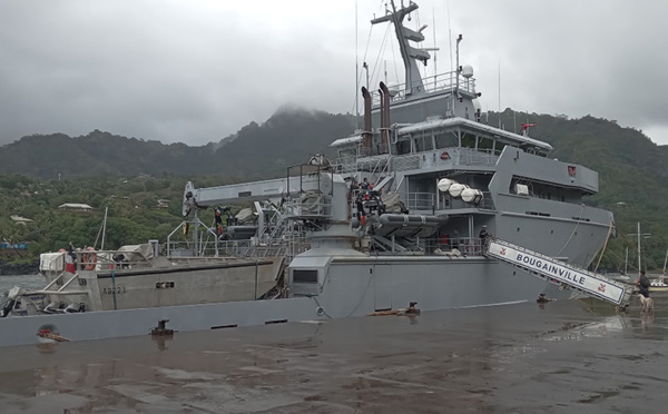 Le Bougainville en escale à Hiva Oa