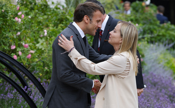 Macron et Meloni affichent leur volonté de "travailler ensemble" après les turbulences sur l'immigration