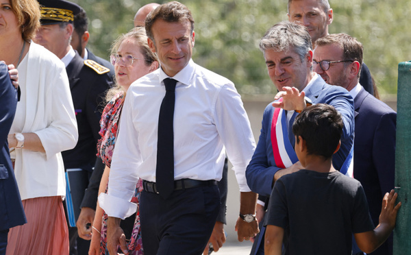 Plus d'autonomie, moins de vacances ? Macron esquisse à Marseille "une nouvelle école"