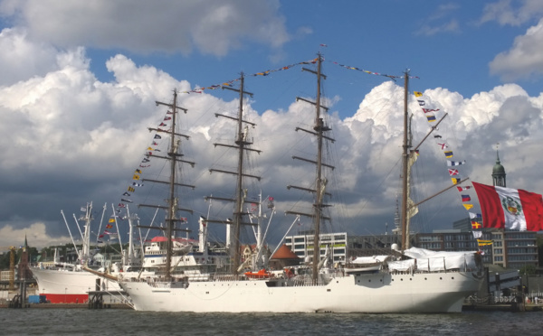 Un voilier de la Marine péruvienne en escale à Tahiti