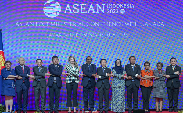 A Jakarta, rencontre des chefs de la diplomatie américaine et chinoise, en marge de l'Asean