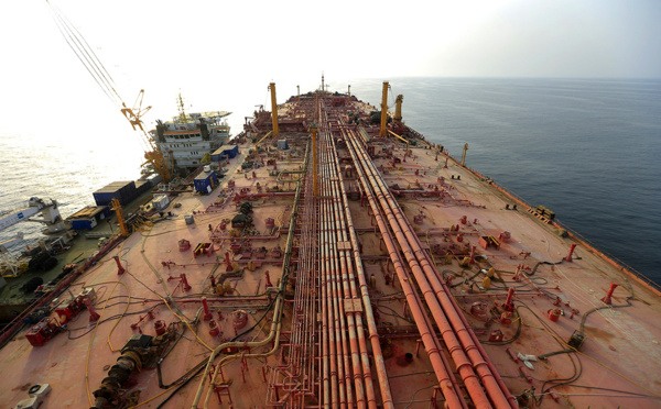 L'ONU remet un navire pour remplacer un pétrolier délabré au Yémen