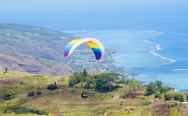 Accident de parapente à la Punaruu : une femme et son moniteur blessés