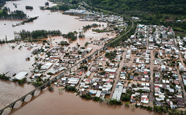 Cyclone dans le sud du Brésil: le bilan s'alourdit à 27 morts