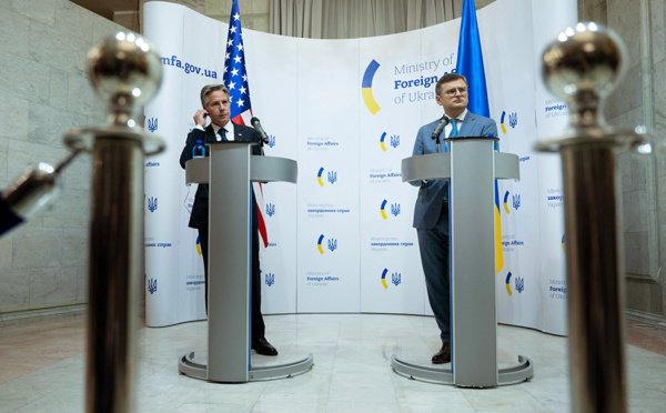 Ukraine: les Etats-Unis vont fournir des munitions controversées à Kiev, Moscou dénonce l'"inhumanité" de Washington