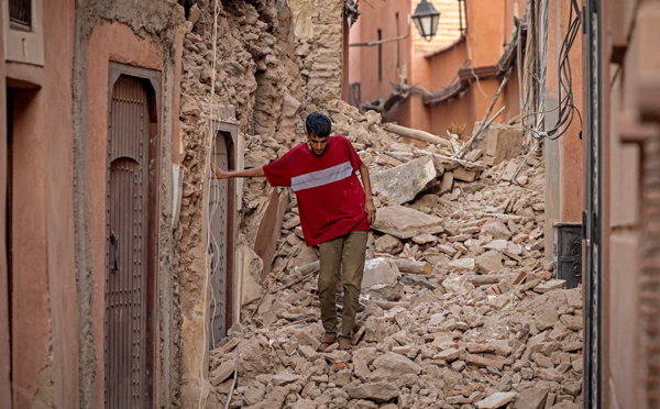 Au moins 820 morts dans un puissant séisme au Maroc