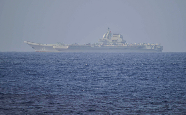 Un porte-avions chinois et 39 avions militaires près des eaux contrôlées par Taïwan