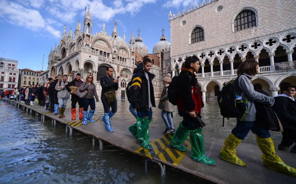 Surtourisme: Venise va tester une taxe visant les touristes à la journée