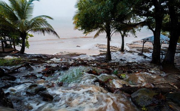 Tempête Philippe: la Guadeloupe déplore "quelques dégâts" sous les pluies diluviennes