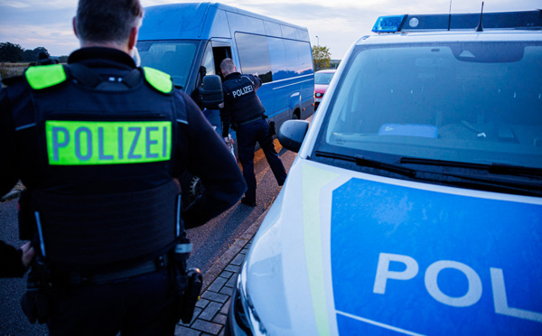 Allemagne : sept morts dans l'accident d'un minibus soupçonné de transporter des migrants