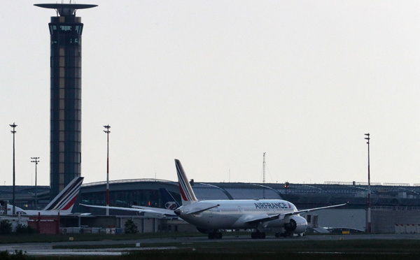 France: de nombreux aéroports régionaux évacués après des alertes à la bombe