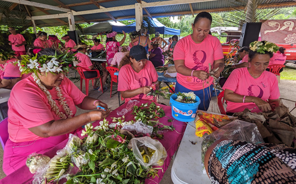 Journée rose et festive à Nuku Hiva