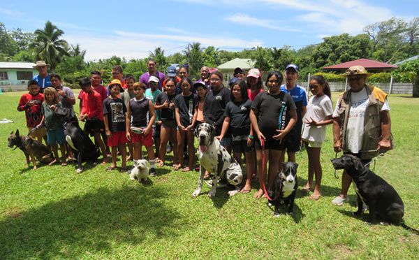 Les 6e de Afareaitu au club canin pour tout savoir sur les toutous