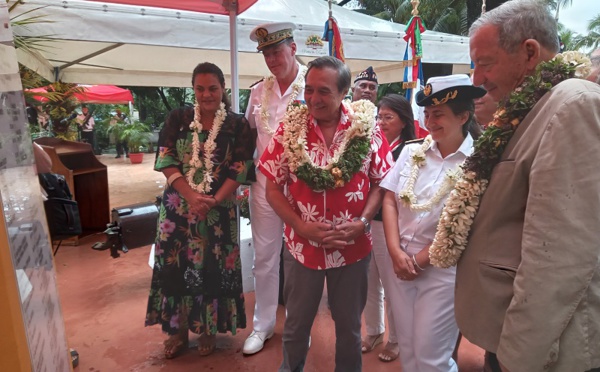 Polynésiens décorés, stèle inaugurée