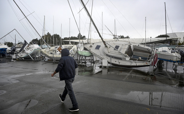 Tempête Ciaran: des vents record secouent le nord-ouest du pays, un mort