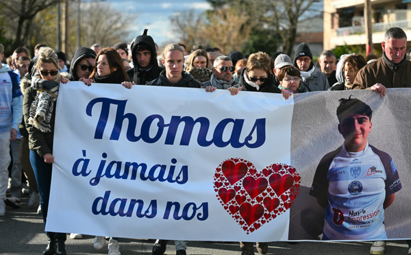 Mort de Thomas: à l'heure du recueillement, Elisabeth Borne appelle "à la retenue"