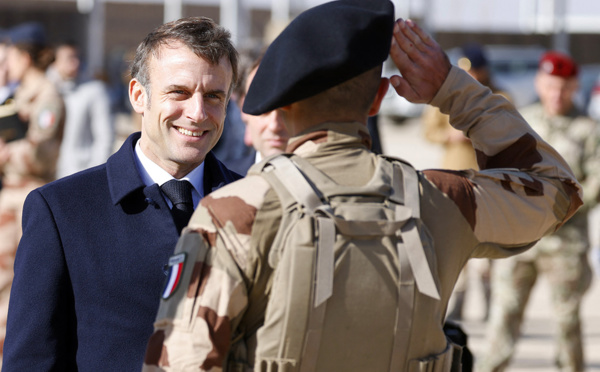 Macron évoque le Proche-Orient et l'Ukraine avant de fêter Noël avec les troupes en Jordanie
