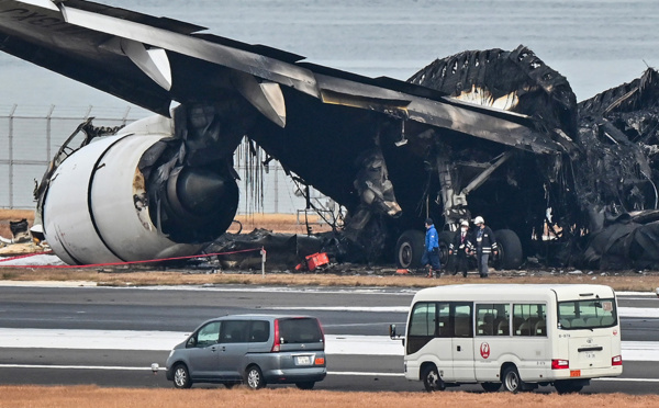 Collision à Tokyo-Haneda: les pilotes de l'Airbus affirment ne pas avoir vu l'autre avion au sol